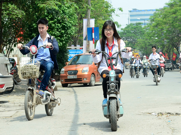 Bao nhiêu tuổi thì được đi xe đạp điện? Học sinh cấp 2 có được đi xe đạp điện không?