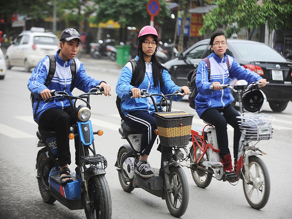 Bao nhiêu tuổi được chạy xe đạp điện?