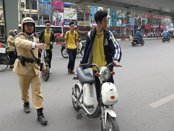 Mấy tuổi được đi xe đạp điện? Mức phạt với người chưa đủ tuổi đi xe đạp điện