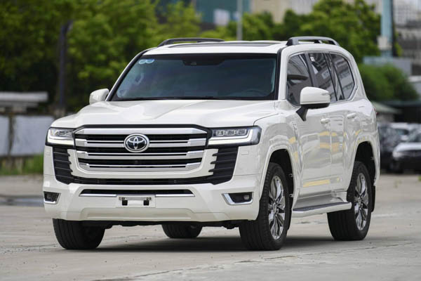 Toyota Land Cruiser 300
