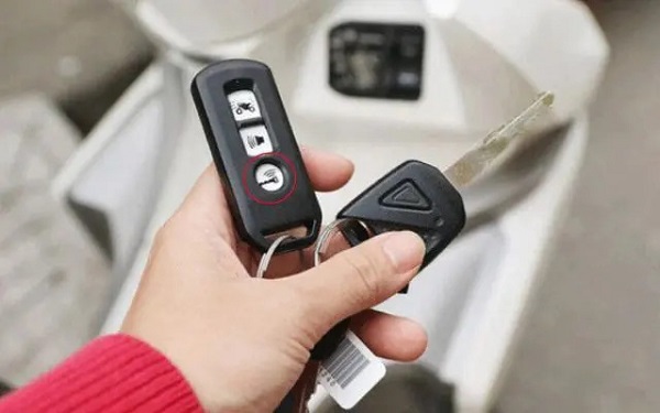Cách xử lý khi gặp tình huống mất chìa khóa hoặc hết pin remote