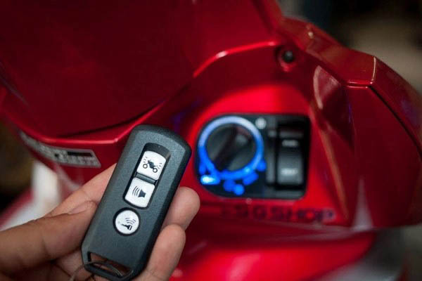 Mở khóa xe Vision bằng Smartkey