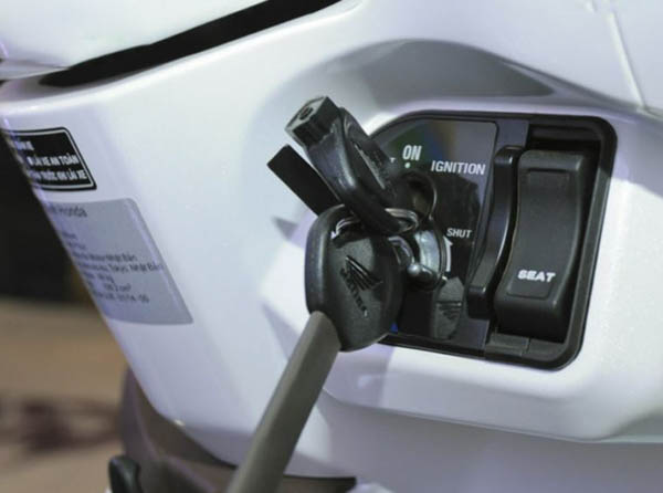 Mở khóa xe Vision sử dụng khóa cơ truyền thống