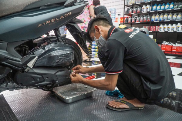 Xe tay ga bao lâu thay nhớt 1 lần​? Những điều cần lưu ý